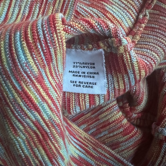 Y2K 525 Ribbed Knit Rayon/Nylon Fitted Halter-Neck Self-Tie Wrap Hem Top - Picture 5 of 5